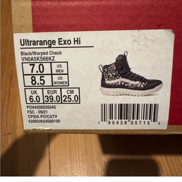 Vans Ultrange Exo Hi Black and White Sneakers NIB - Picture 2 of 8